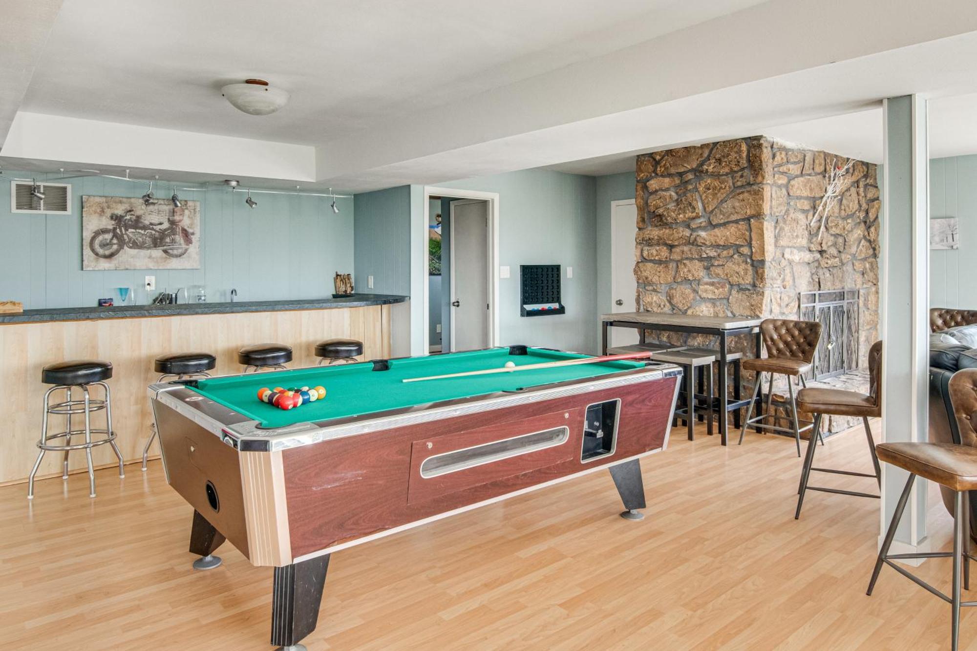 Holiday home 5 Mi To Area Attractions With Hot Tub